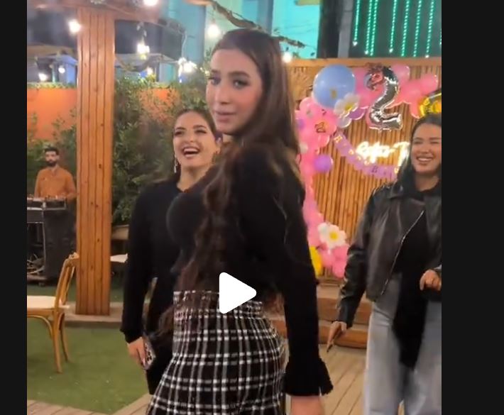 شروق القاسم بتولع الفرح والناس يصوروها ولابسة مينى جيب ركبها باينة